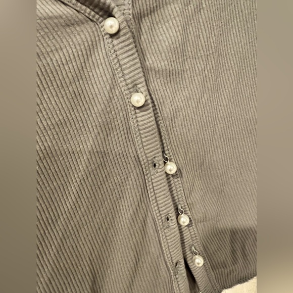 Forever 21 button front long sleeve crop top - Picture 3 of 4